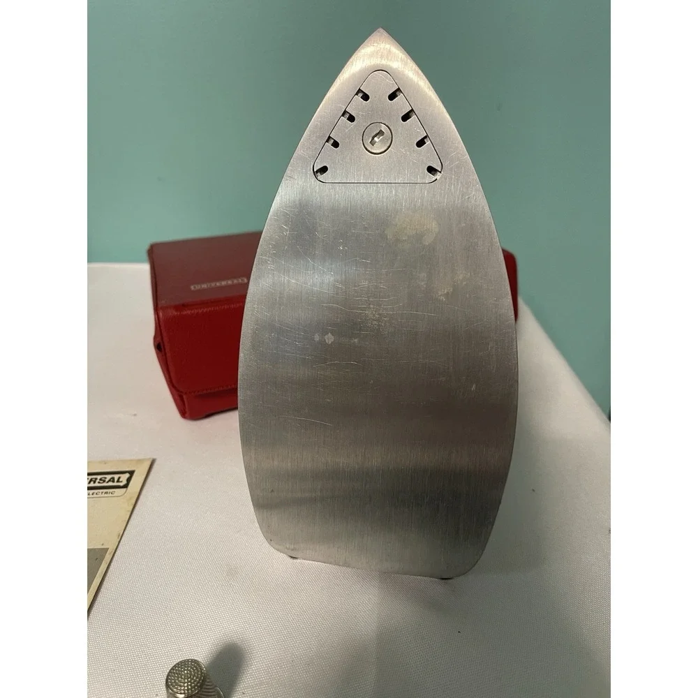 GE Universal Steam &‎ Dry Travel Iron Kit Model UI-16T   Vintage   T1956 Bin Z